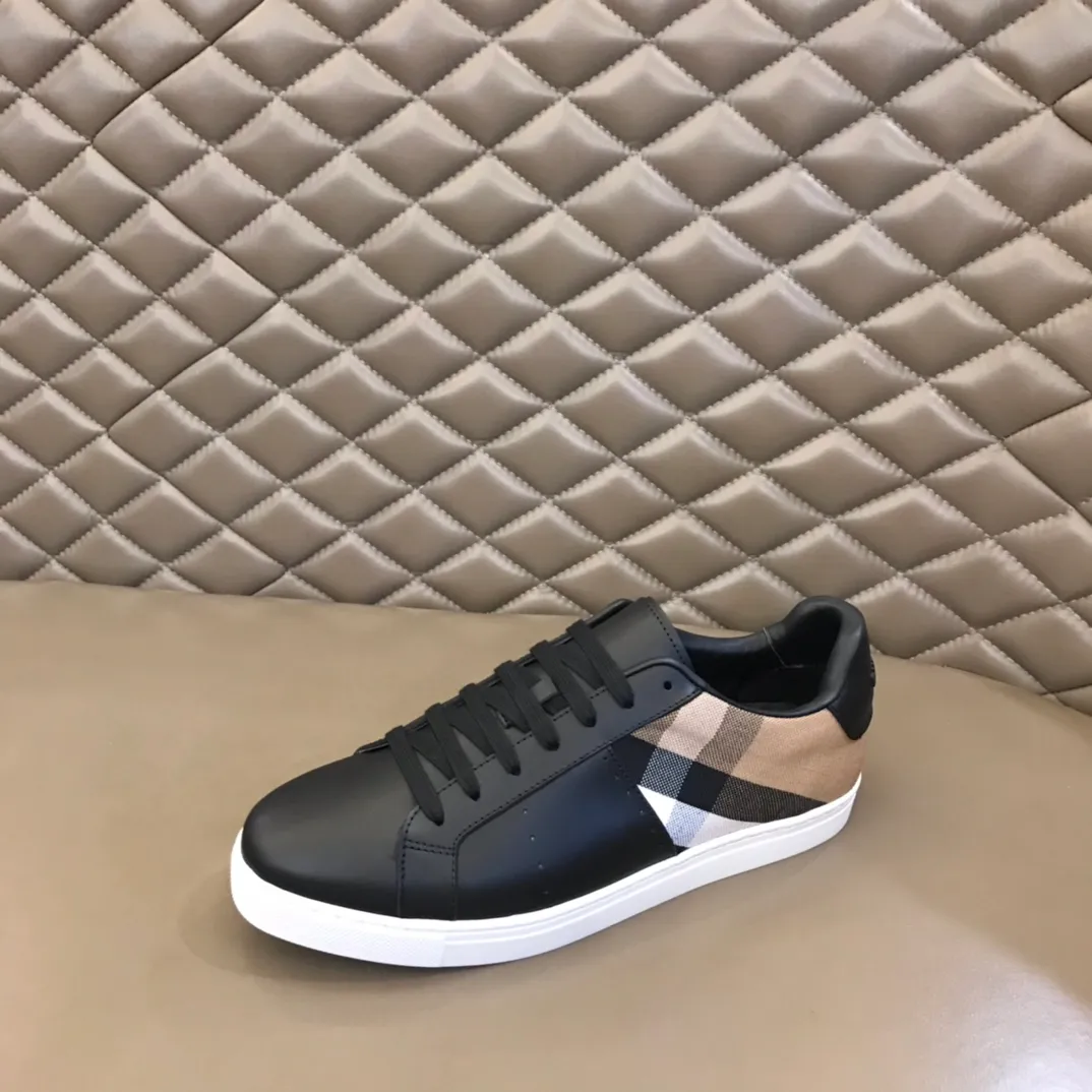 ¥380▫️B’s men’s classic low-top sneakers are reinterpreted in Vintage plaid cotton and cowhide materials, and decorated with a new brand logo. First-layer cowhide lining, embossed Burberry logo on the heel, and original TPU outsole! 38-44 (45 customized)